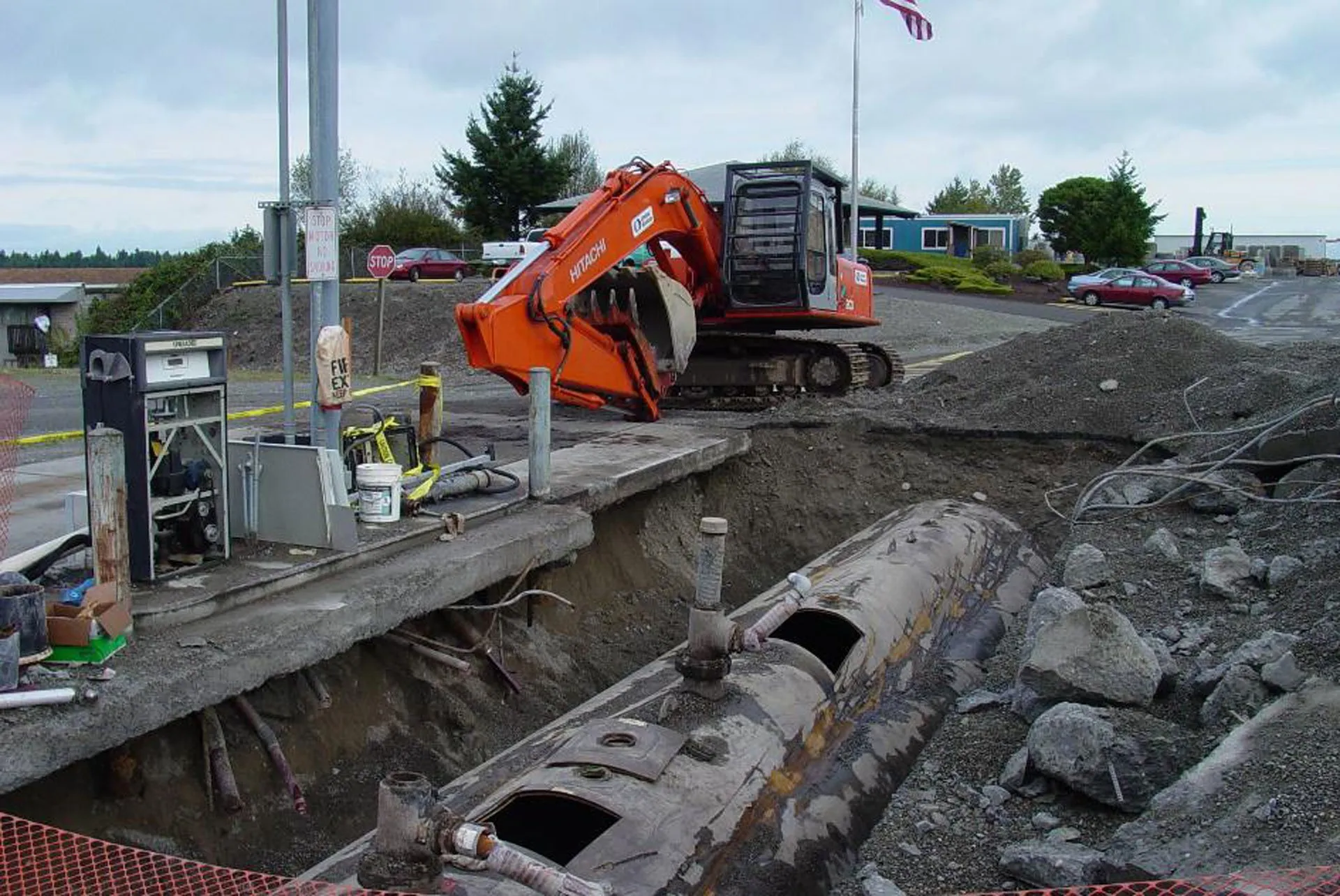 underground-storage-tank-fuel-excavation